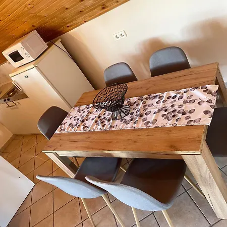 Esther Apartament Gyenesdiás