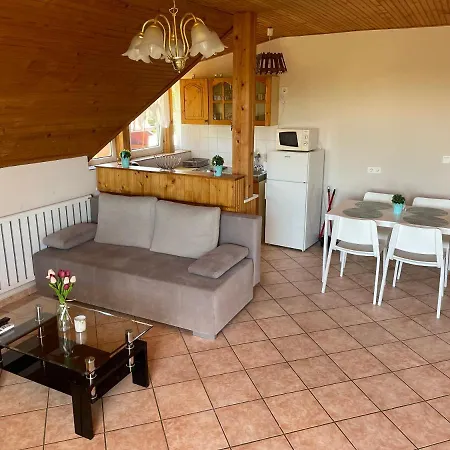 Esther Apartmán *